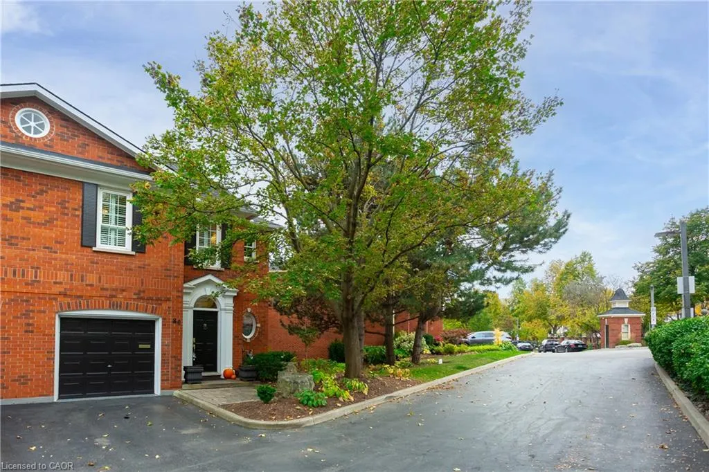 80 Fairwood Place W
