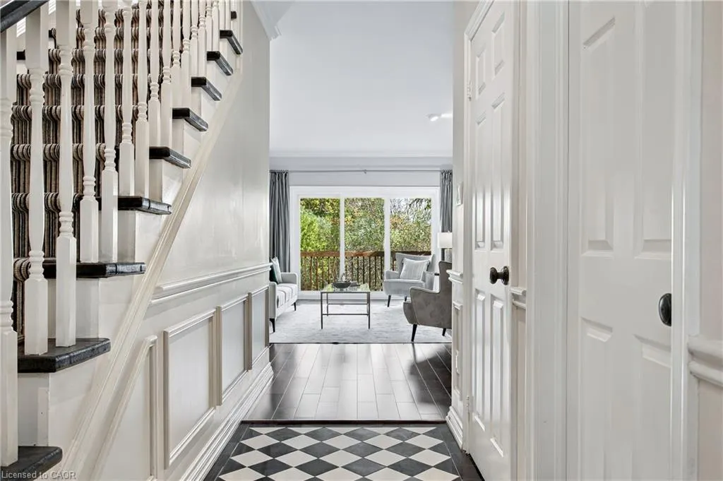 80 Fairwood Place W