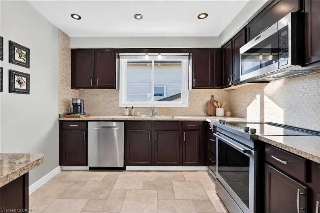 4 Vance Crescent
