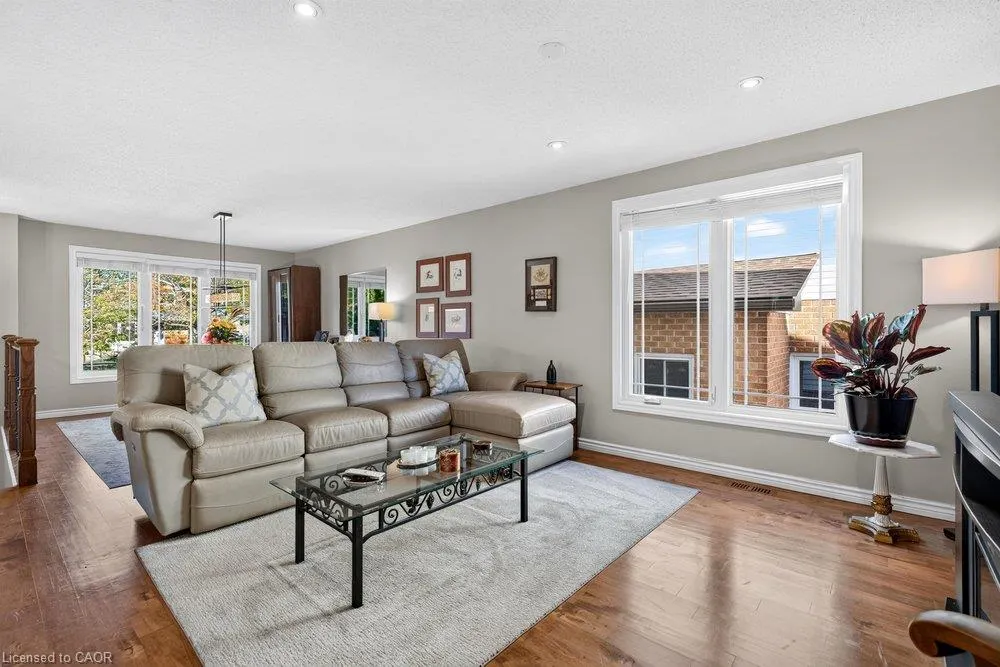 4 Vance Crescent
