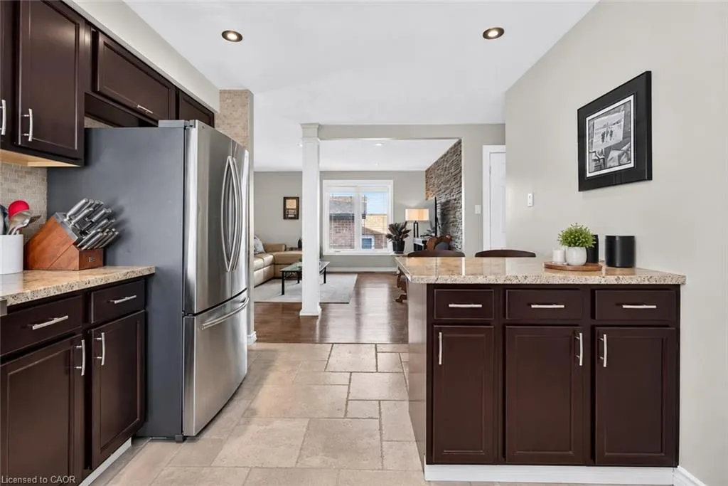4 Vance Crescent