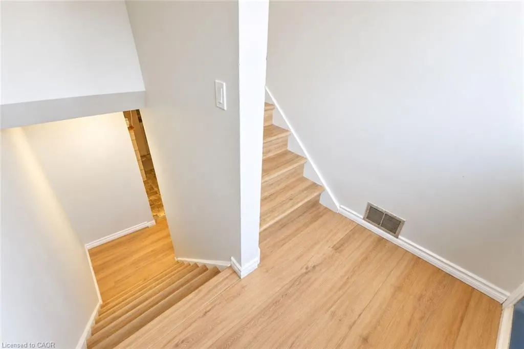 517 Mohawk Road W #Main