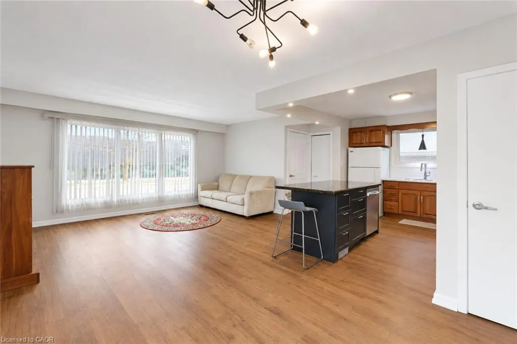 517 Mohawk Road W #Main