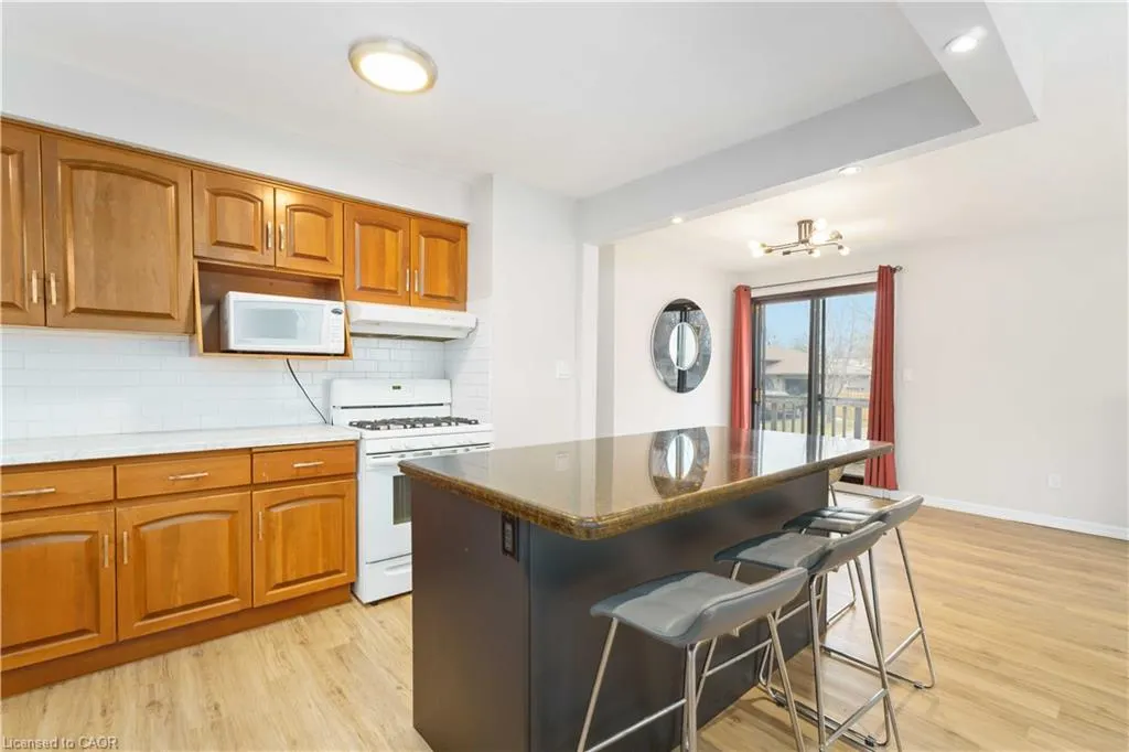 517 Mohawk Road W #Main