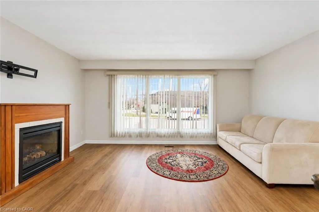 517 Mohawk Road W #Main