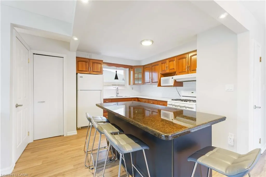 517 Mohawk Road W #Main