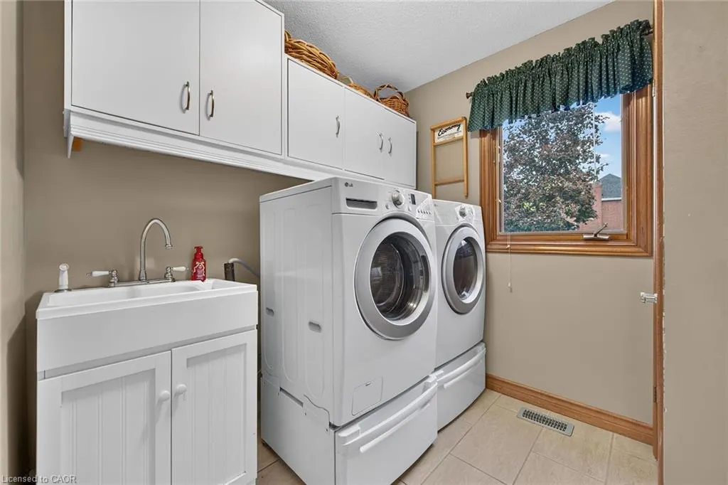 3412 Vinehaven Trail