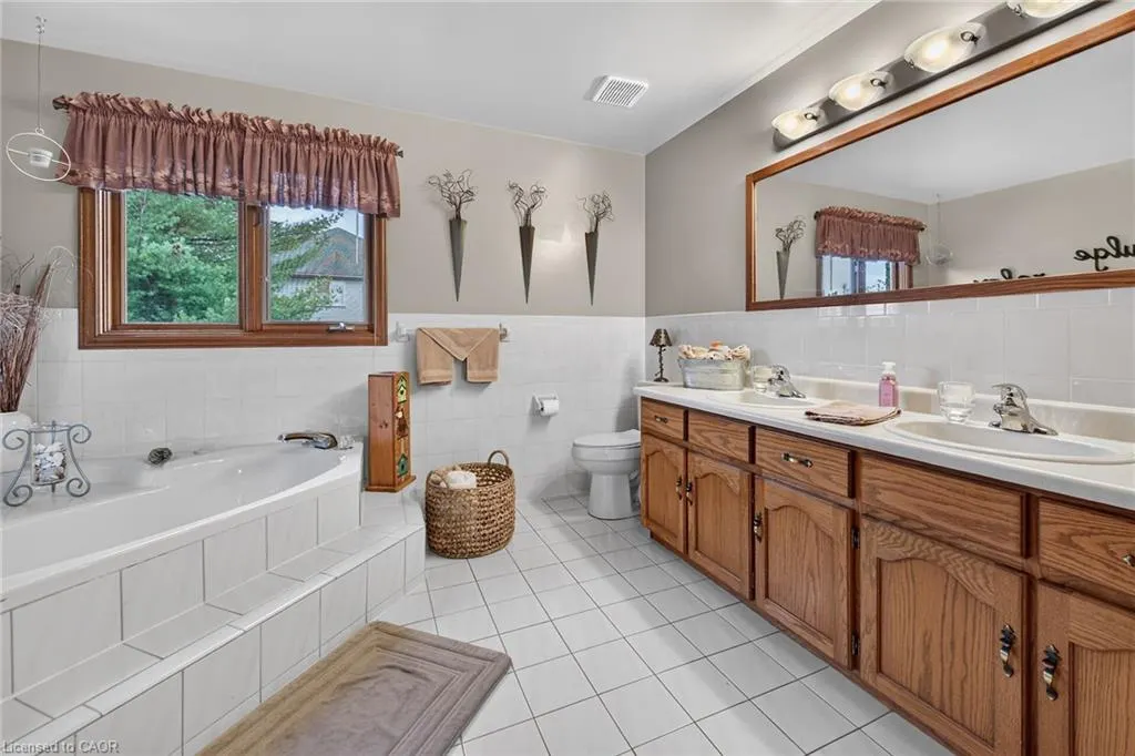 3412 Vinehaven Trail