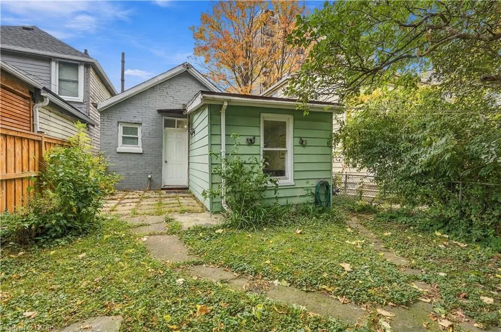 40 Aikman Avenue