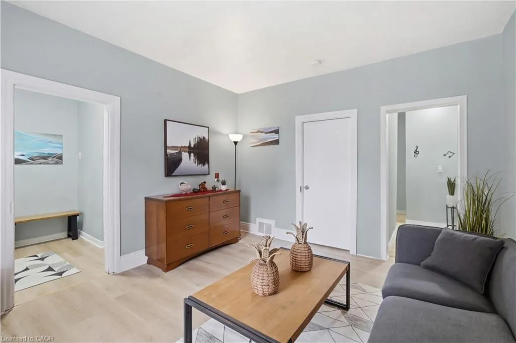40 Aikman Avenue