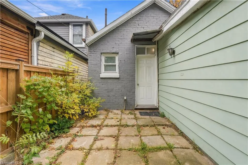 40 Aikman Avenue