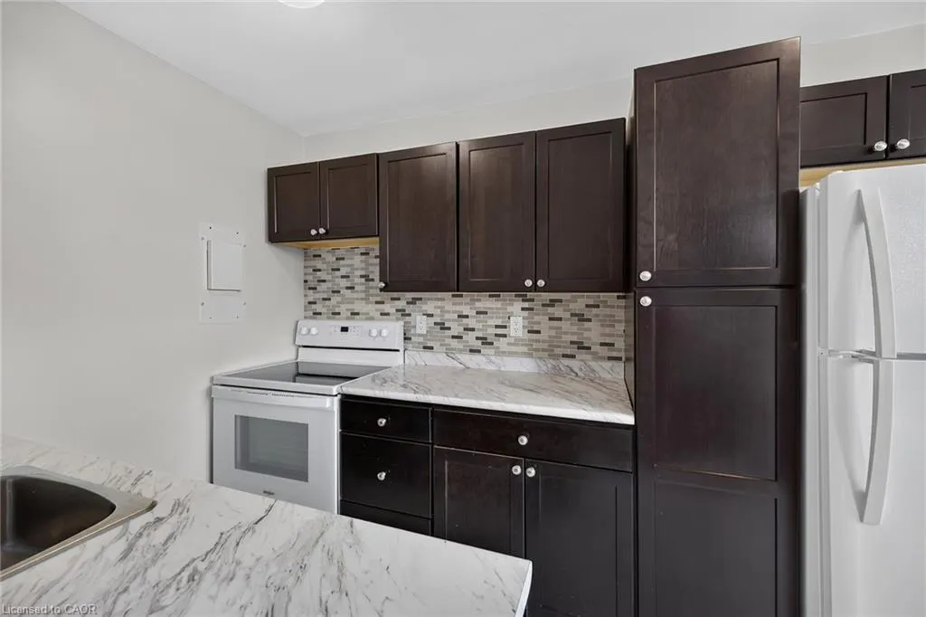 141 Catharine Street S #1004