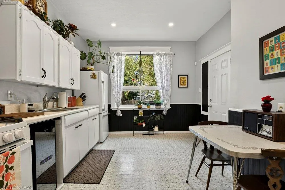 21 Bayfield Avenue