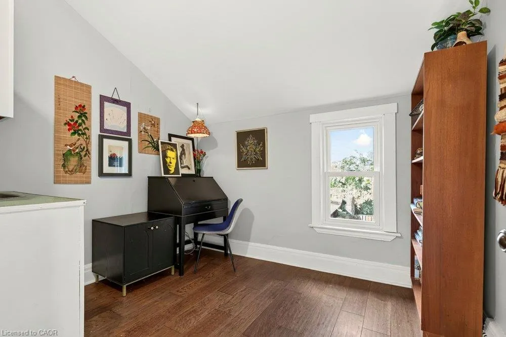 21 Bayfield Avenue