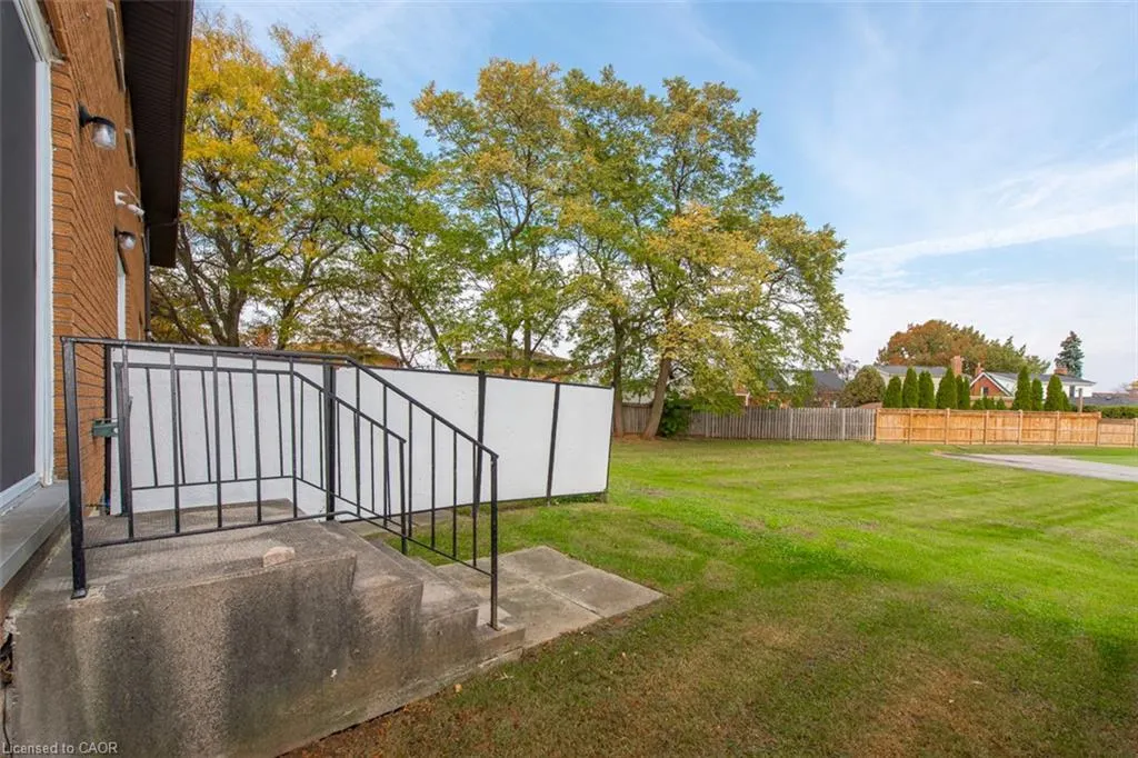 59 Woodman Drive N