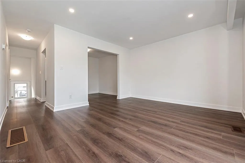 59 Woodman Drive N