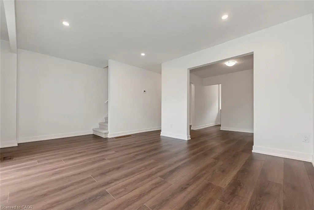 59 Woodman Drive N