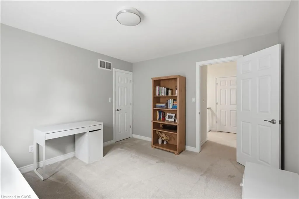 8 Goldenview Court