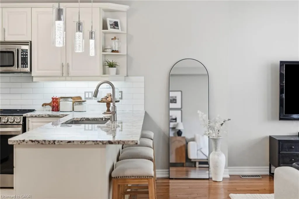8 Goldenview Court