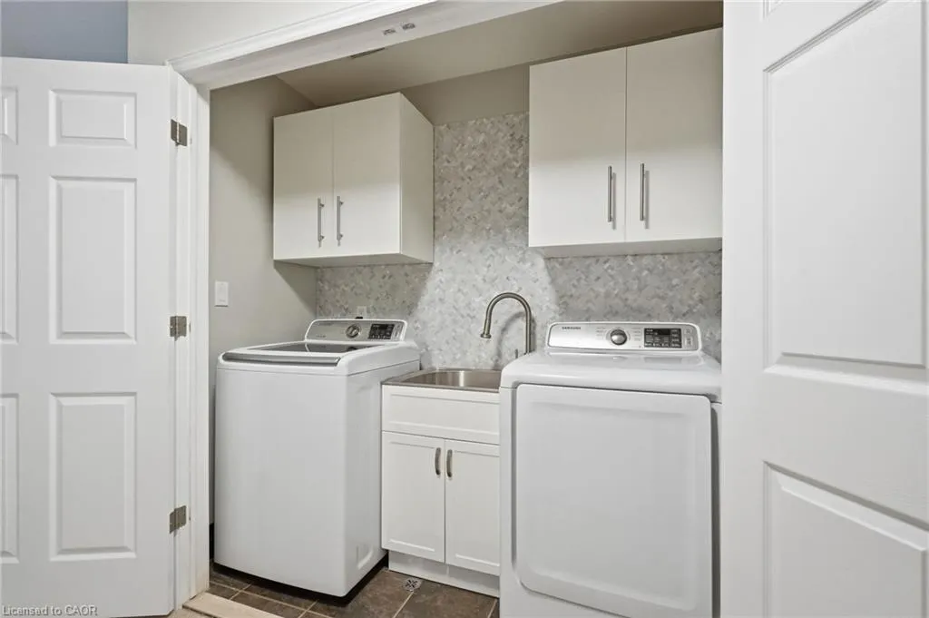 8 Goldenview Court
