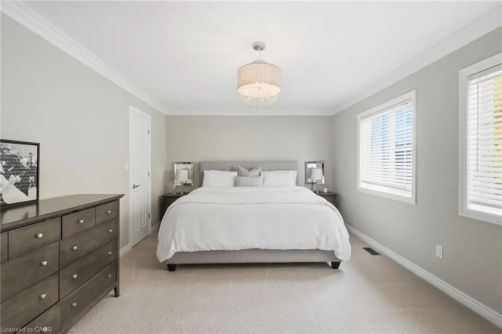 8 Goldenview Court