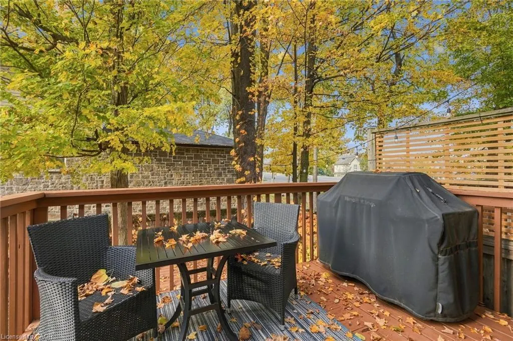 8 Goldenview Court