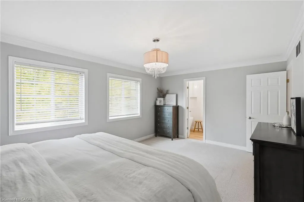 8 Goldenview Court