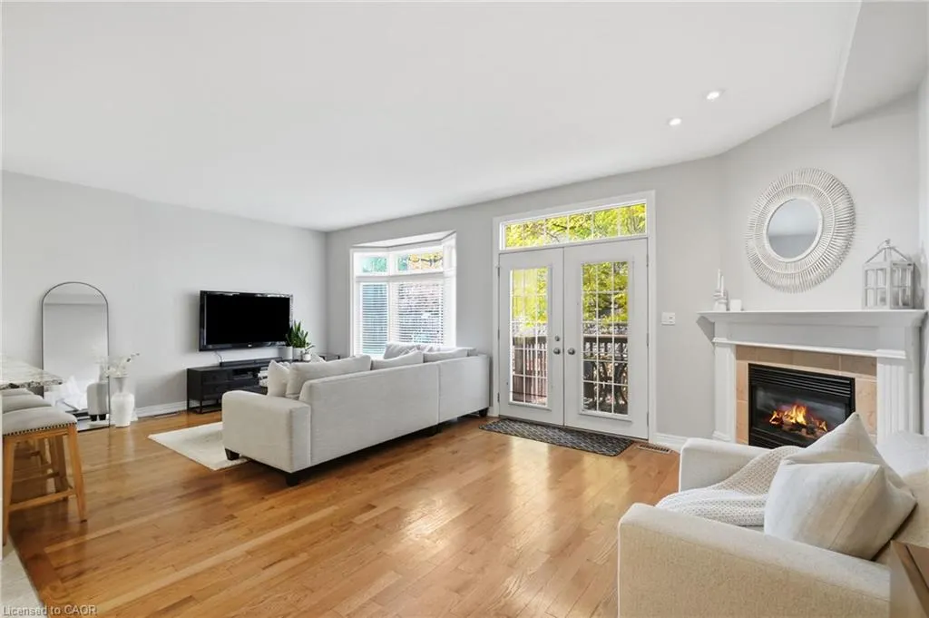 8 Goldenview Court