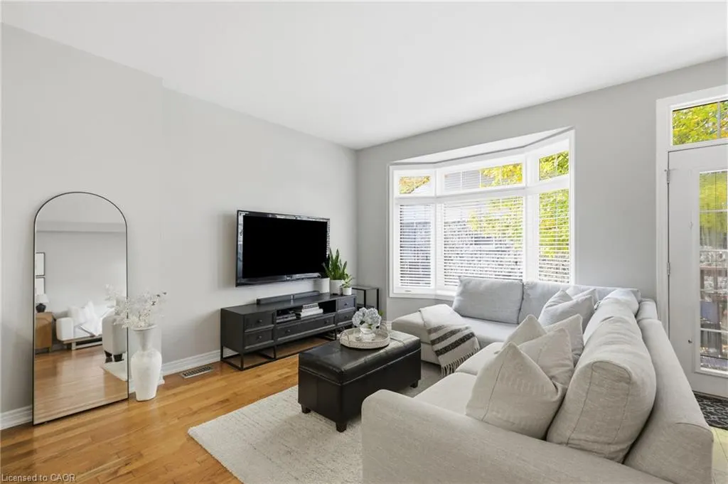 8 Goldenview Court