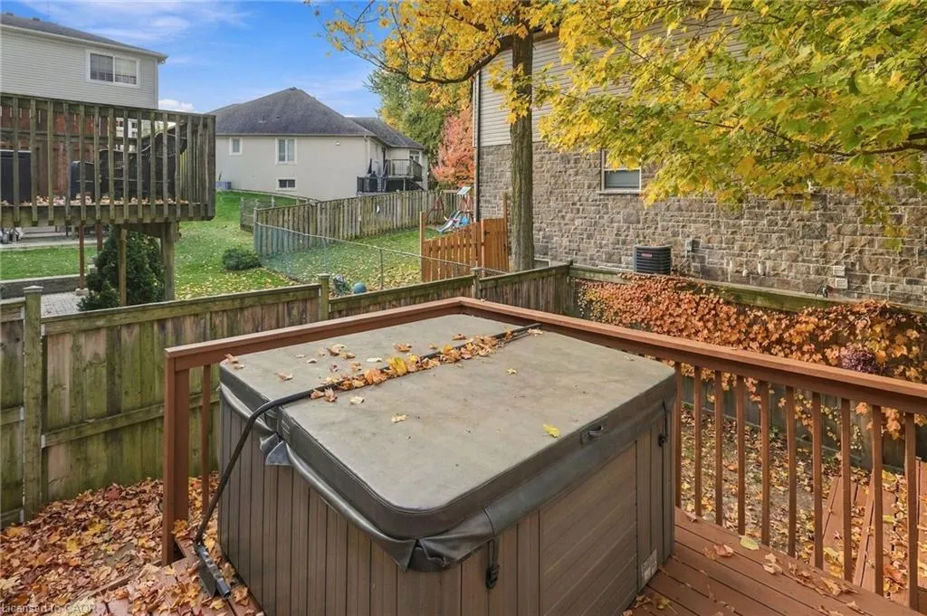 8 Goldenview Court