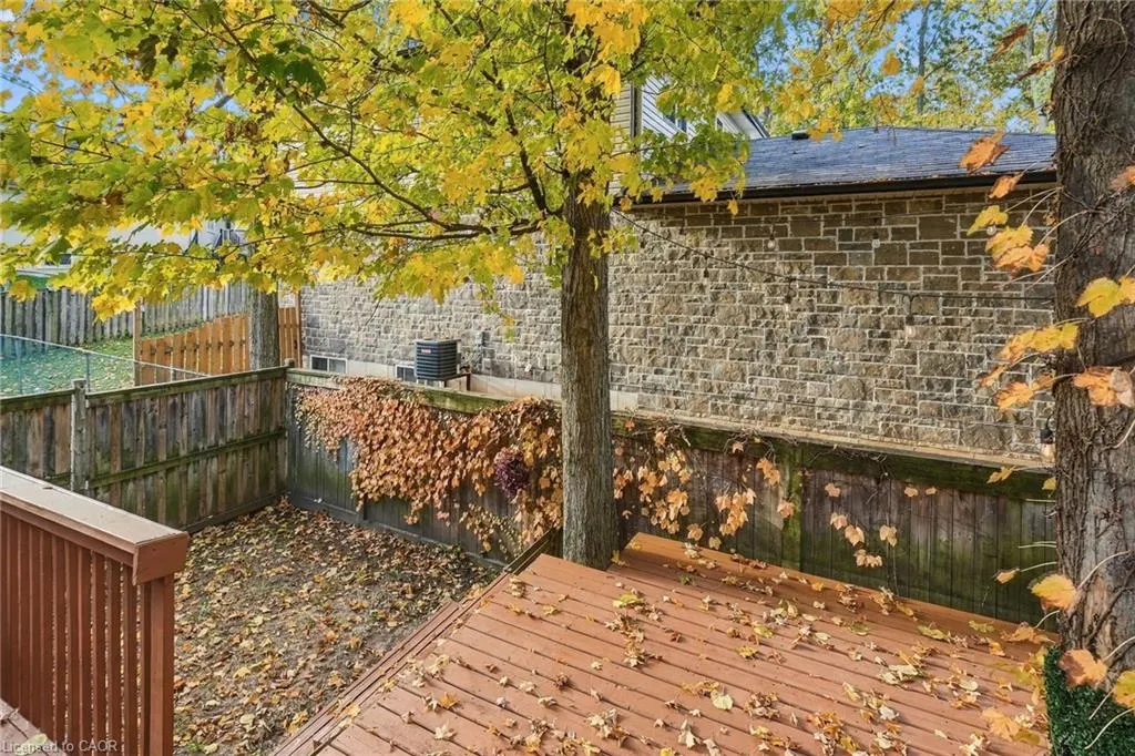 8 Goldenview Court