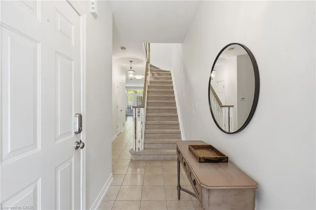 8 Goldenview Court
