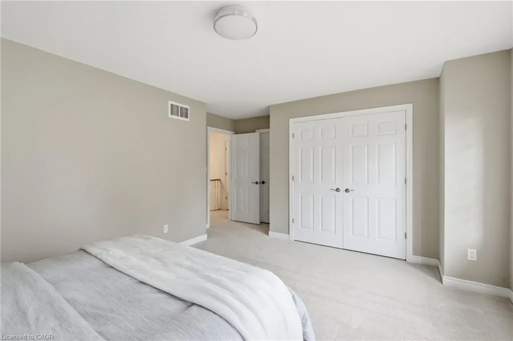 8 Goldenview Court