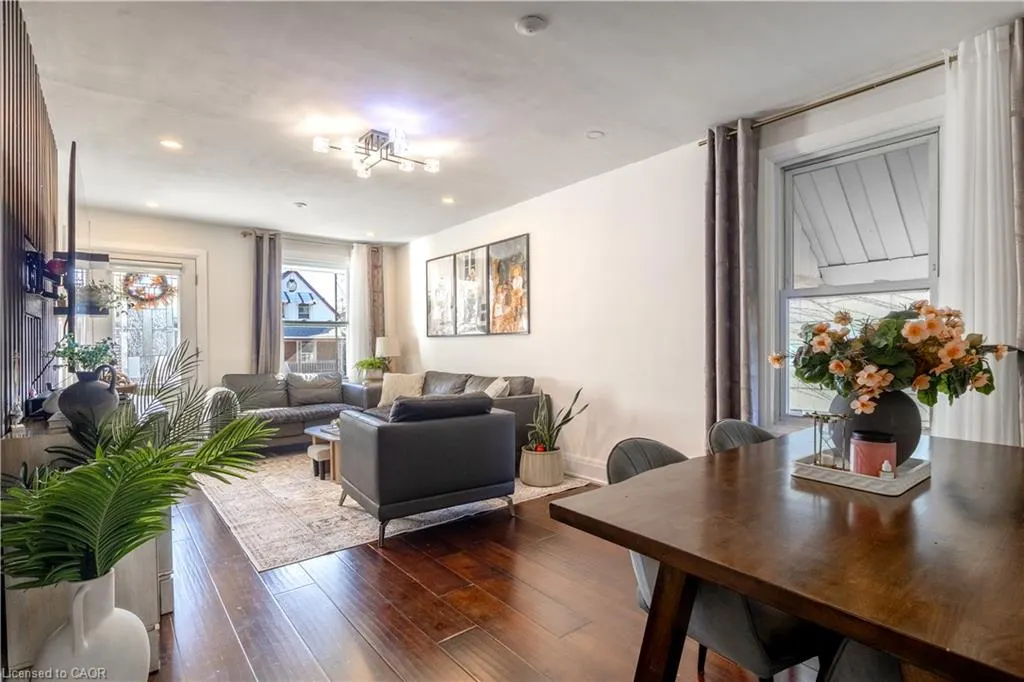 103 Tuxedo Avenue N