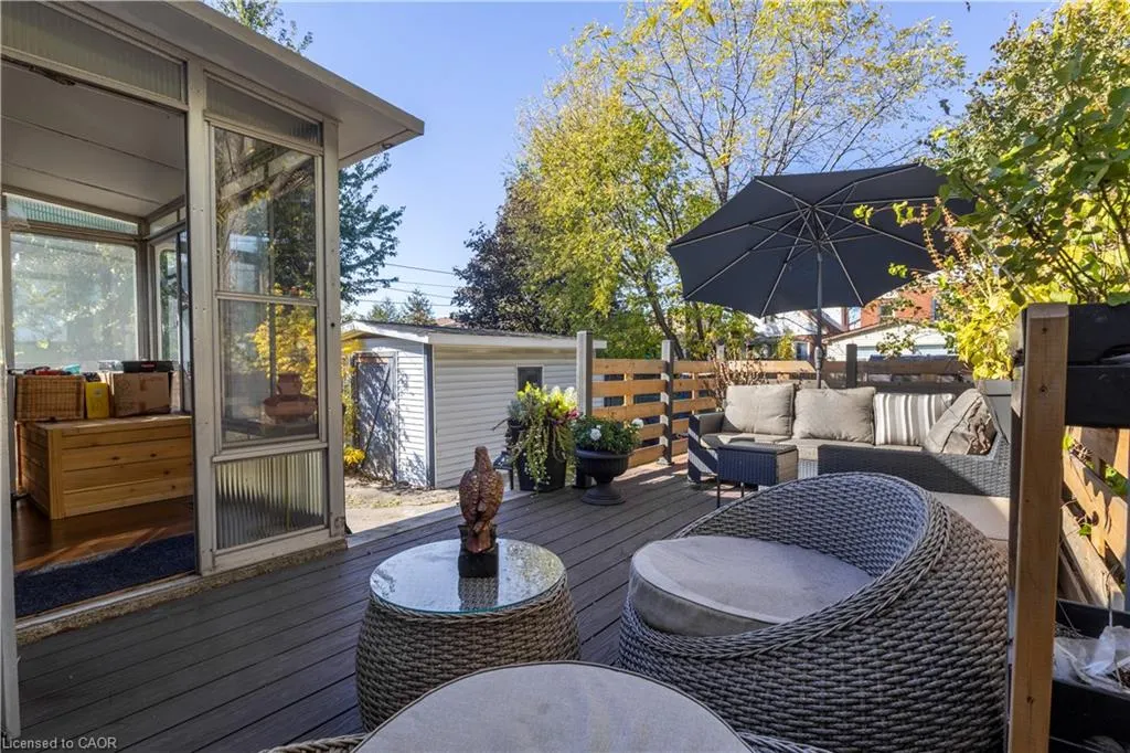 103 Tuxedo Avenue N