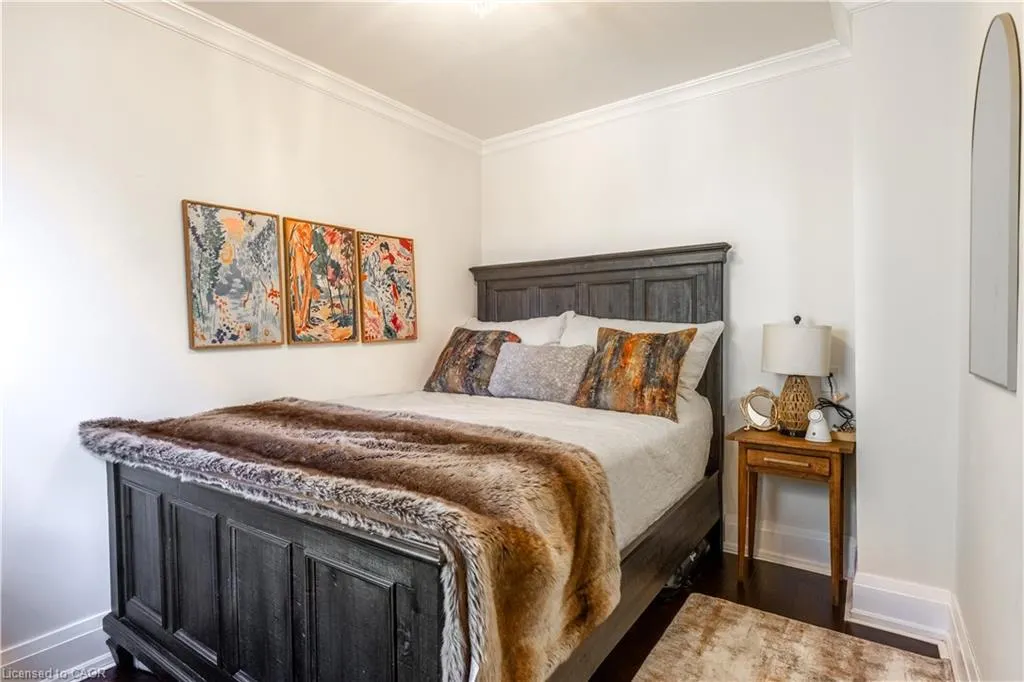 103 Tuxedo Avenue N