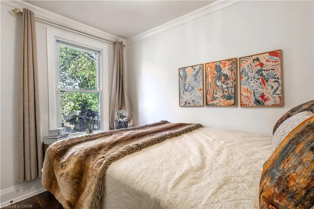103 Tuxedo Avenue N