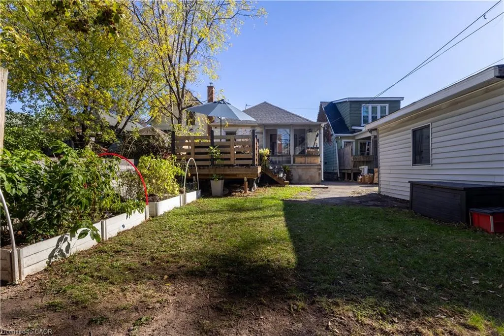103 Tuxedo Avenue N