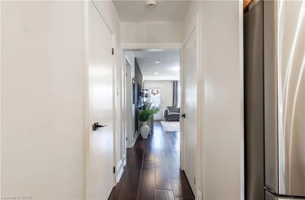 103 Tuxedo Avenue N