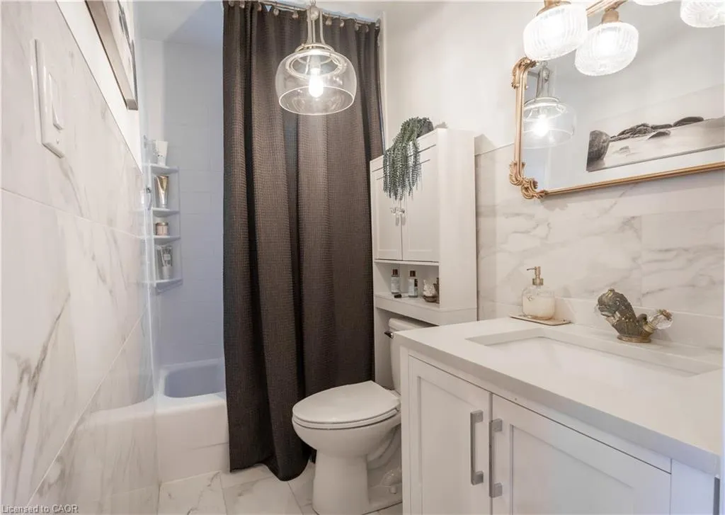 103 Tuxedo Avenue N