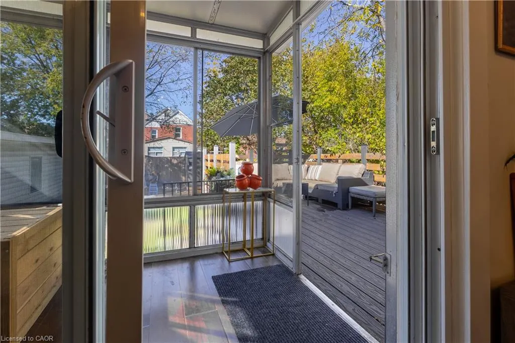 103 Tuxedo Avenue N