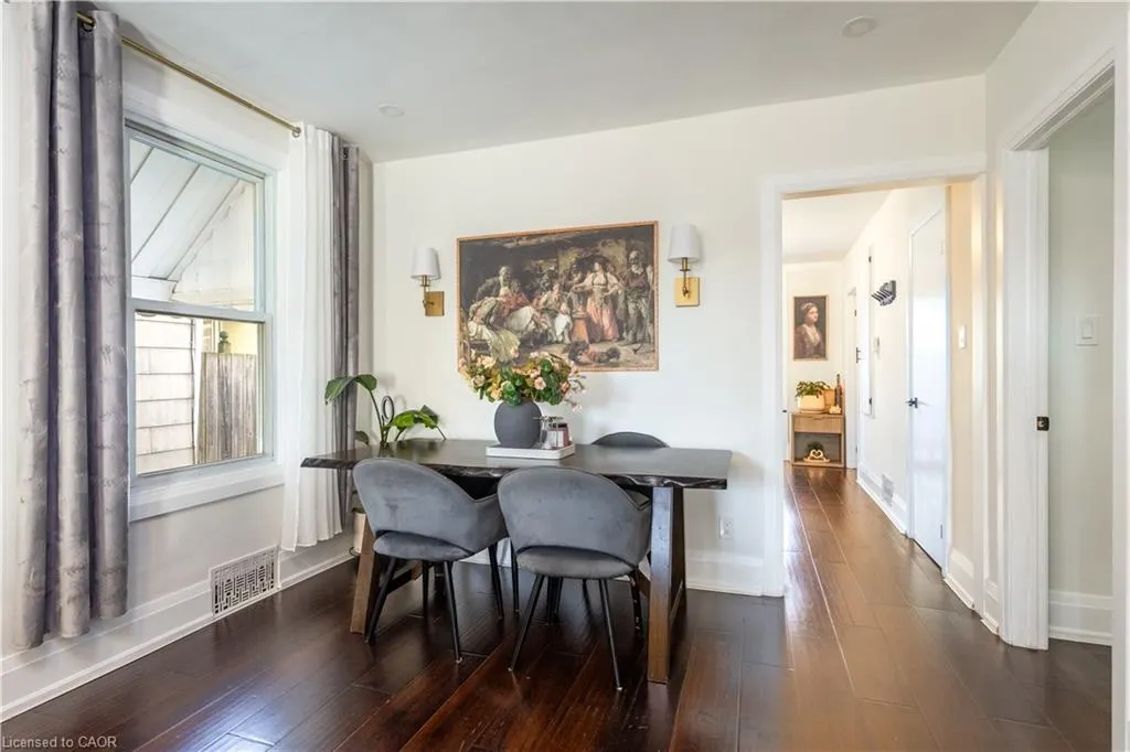 103 Tuxedo Avenue N