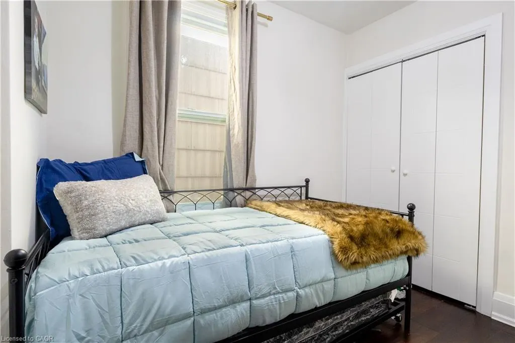 103 Tuxedo Avenue N