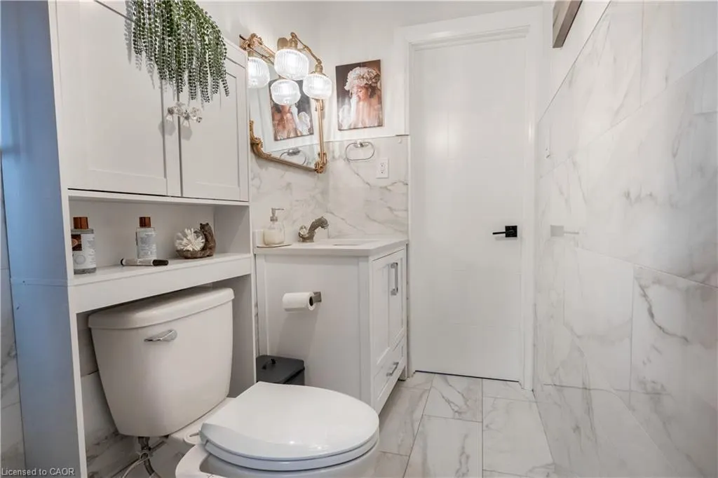 103 Tuxedo Avenue N