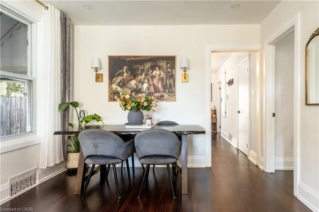 103 Tuxedo Avenue N