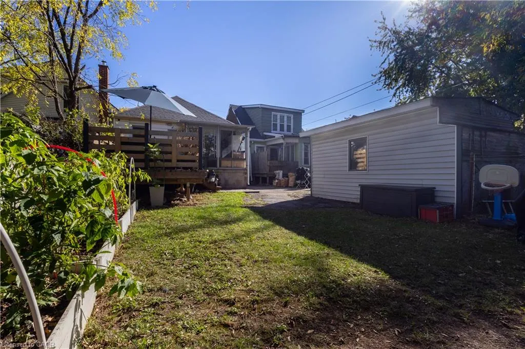 103 Tuxedo Avenue N