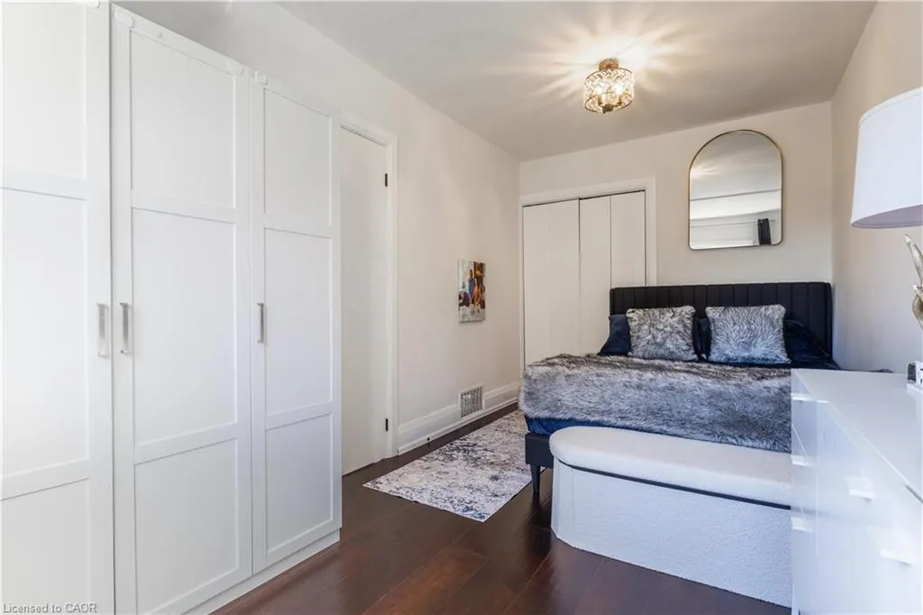 103 Tuxedo Avenue N