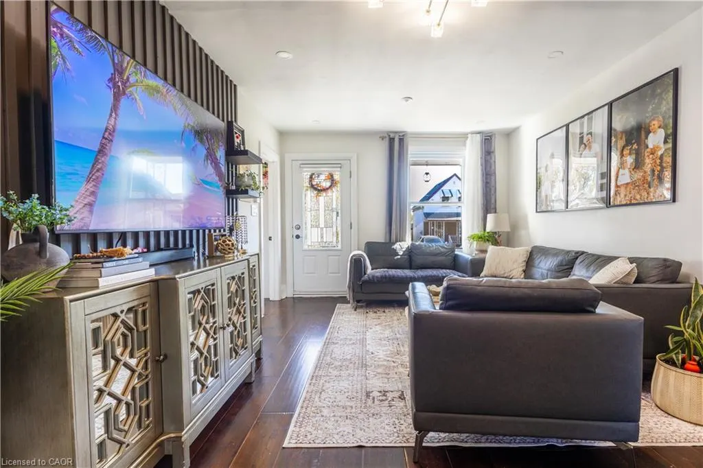 103 Tuxedo Avenue N