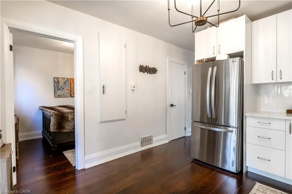 103 Tuxedo Avenue N