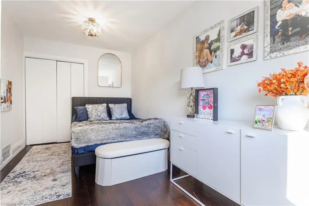 103 Tuxedo Avenue N